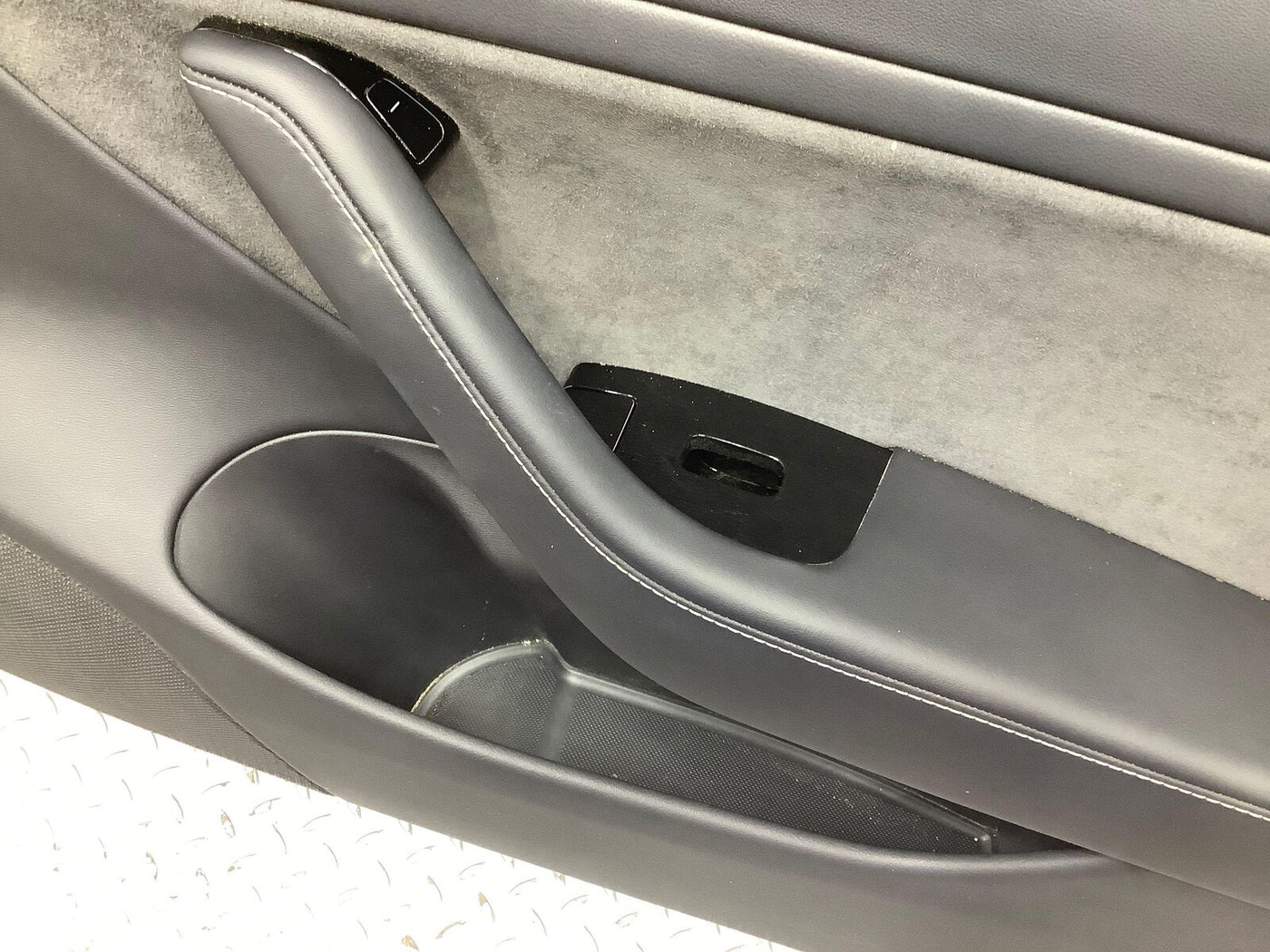 17-20 Tesla Model 3 FRONT Right RH Interior Door Trim Panel (Black) See Notes