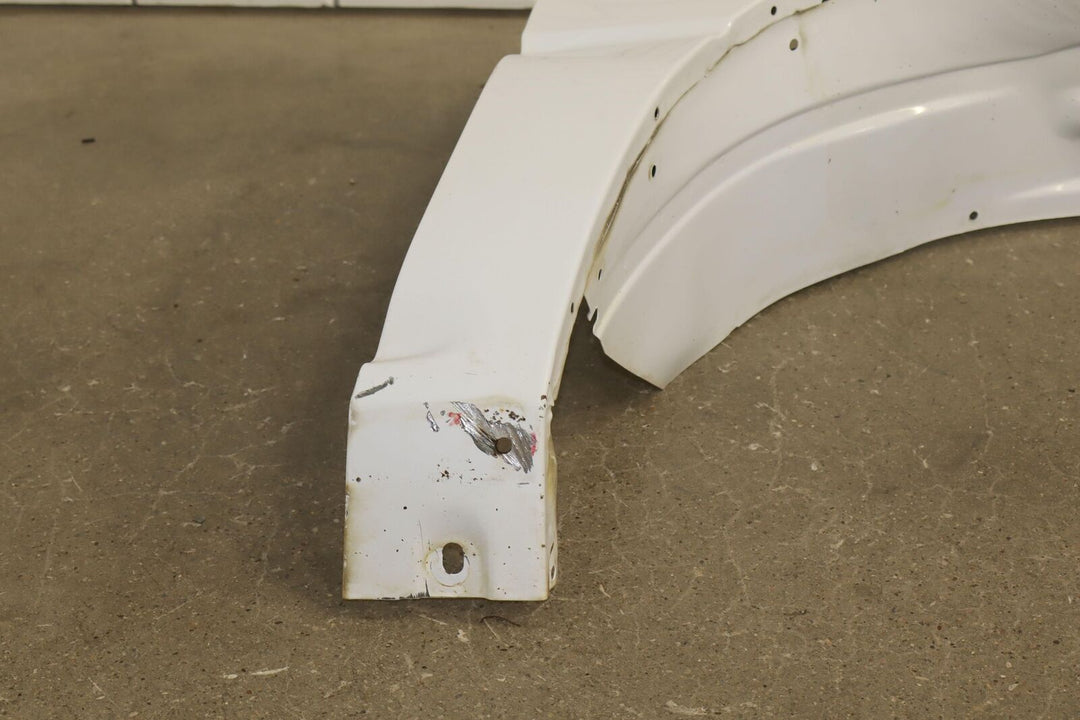 99-06 Chevy Silverado/Tahoe/Suburban Passenger Right Fender (Summit White 50U)