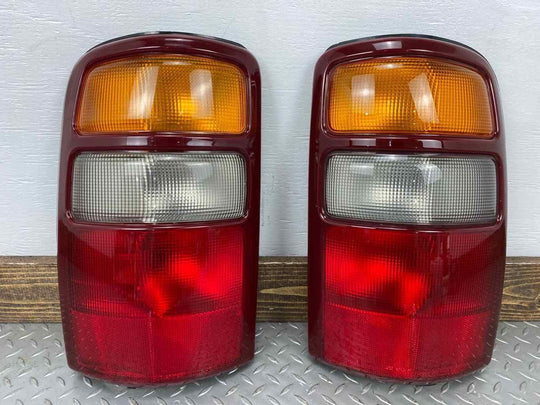 00-06 Chevy Suburban Tahoe Yukon Pair LH & RH Aftermarket Tail Lights (Tested)