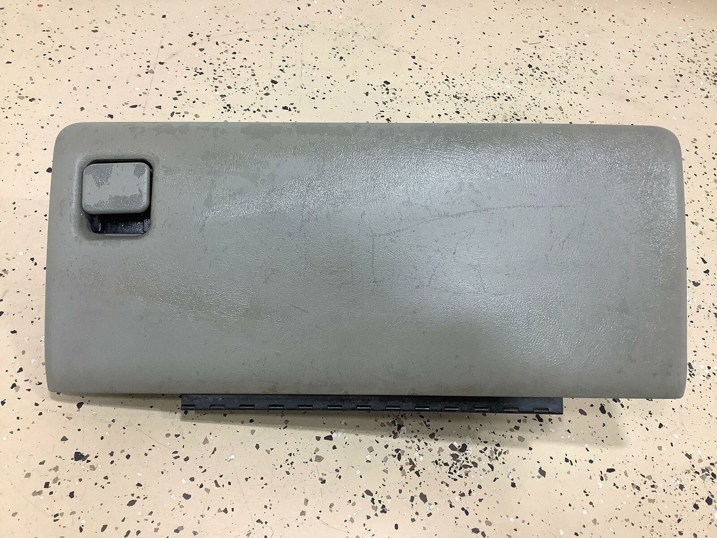 03-07 Hummer H2 Glove Box Door (Light Wheat 50i) Door Only