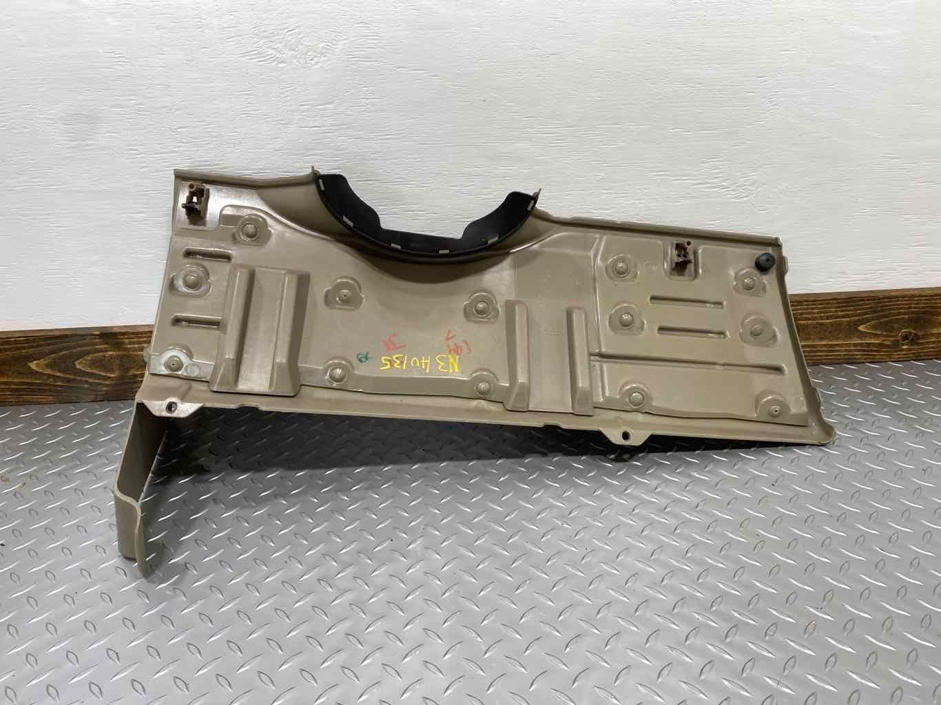 03-07 Hummer H2 Driver Left Dashboard Knee / Kick Bolster (Wheat 50I)