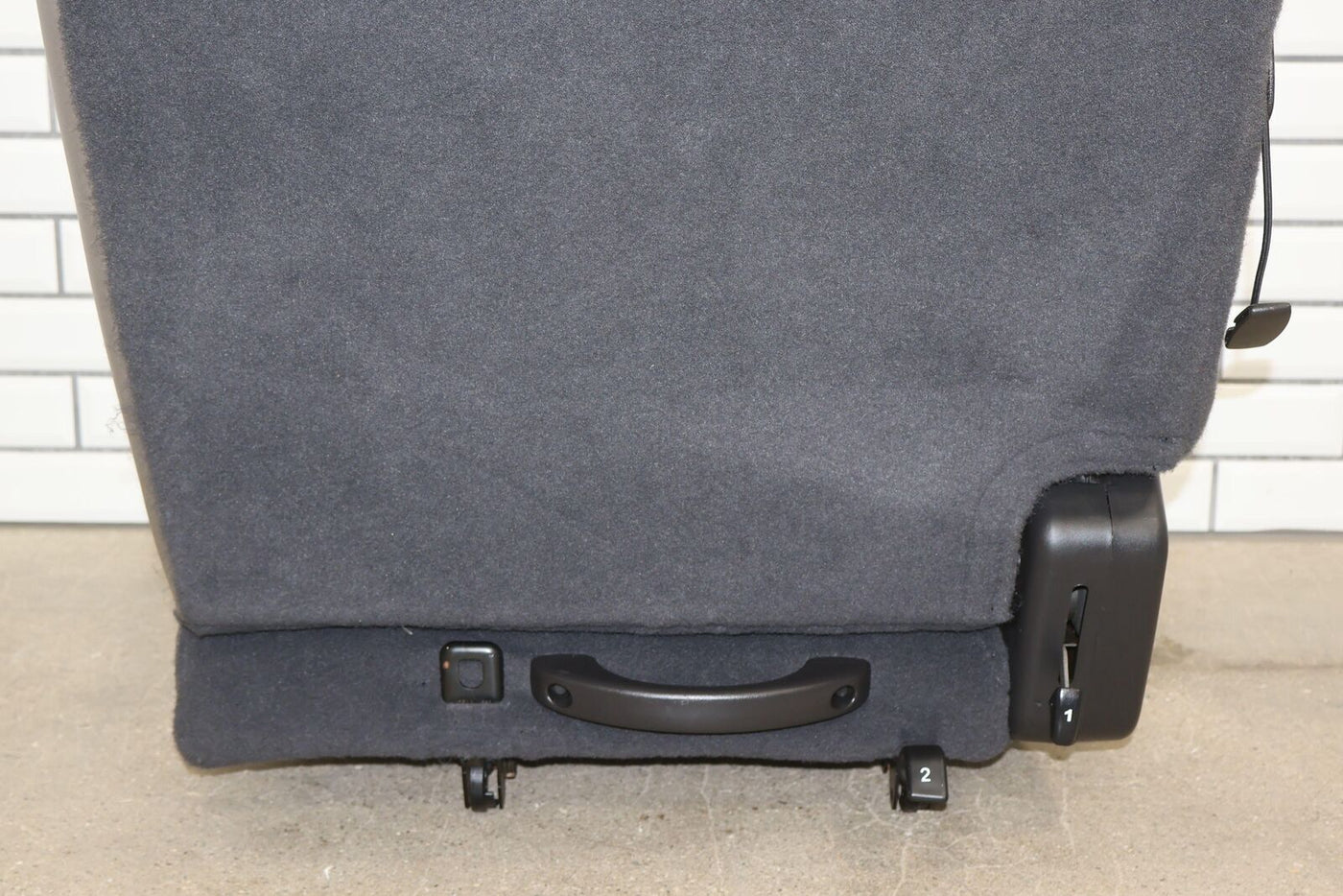 03-07 Hummer H2 OEM 3rd Row Leather Seat (Light Wheat 502) See Description