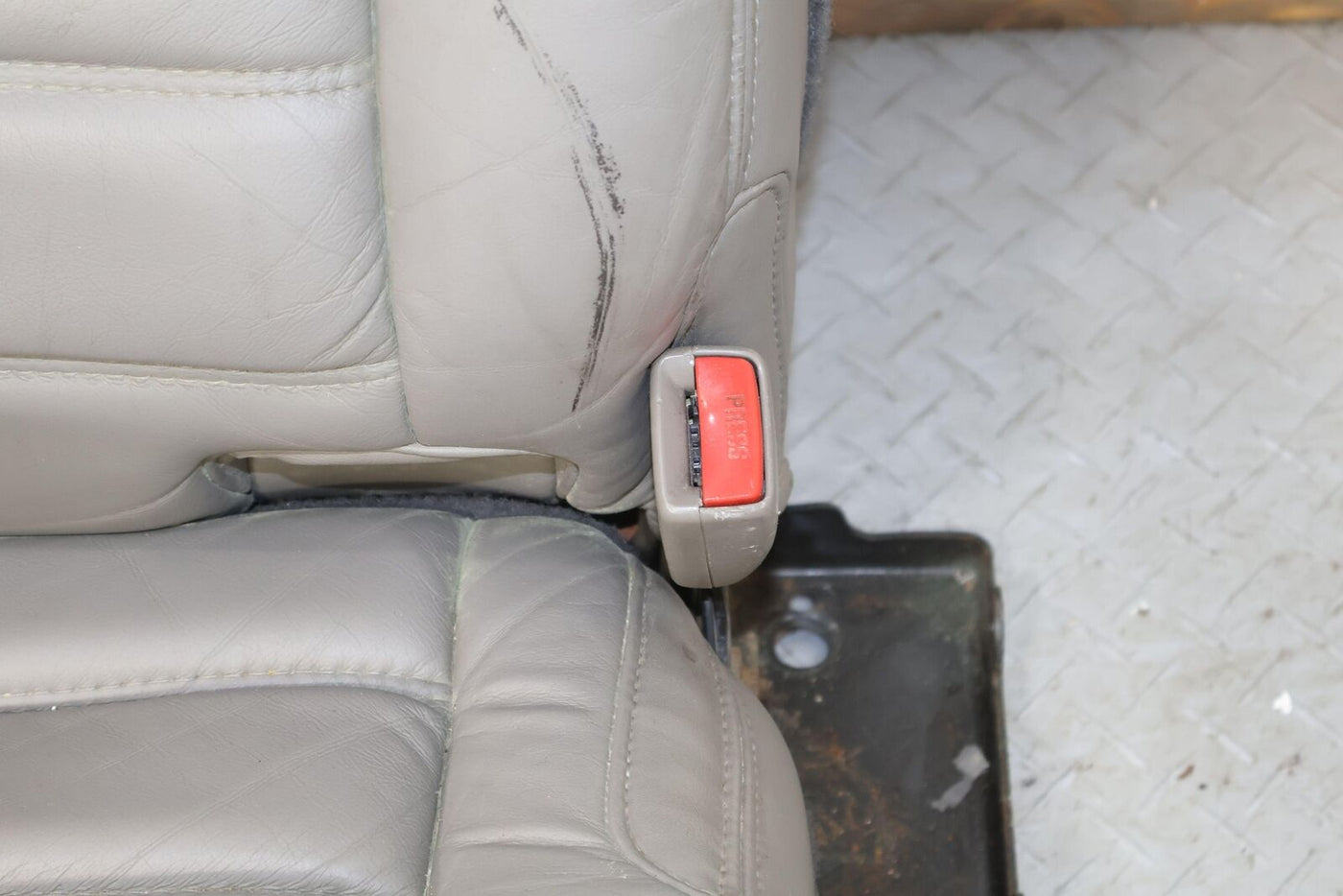 03-07 Hummer H2 2nd / Rear Row Leather Seat (Wheat 502) SUV Only