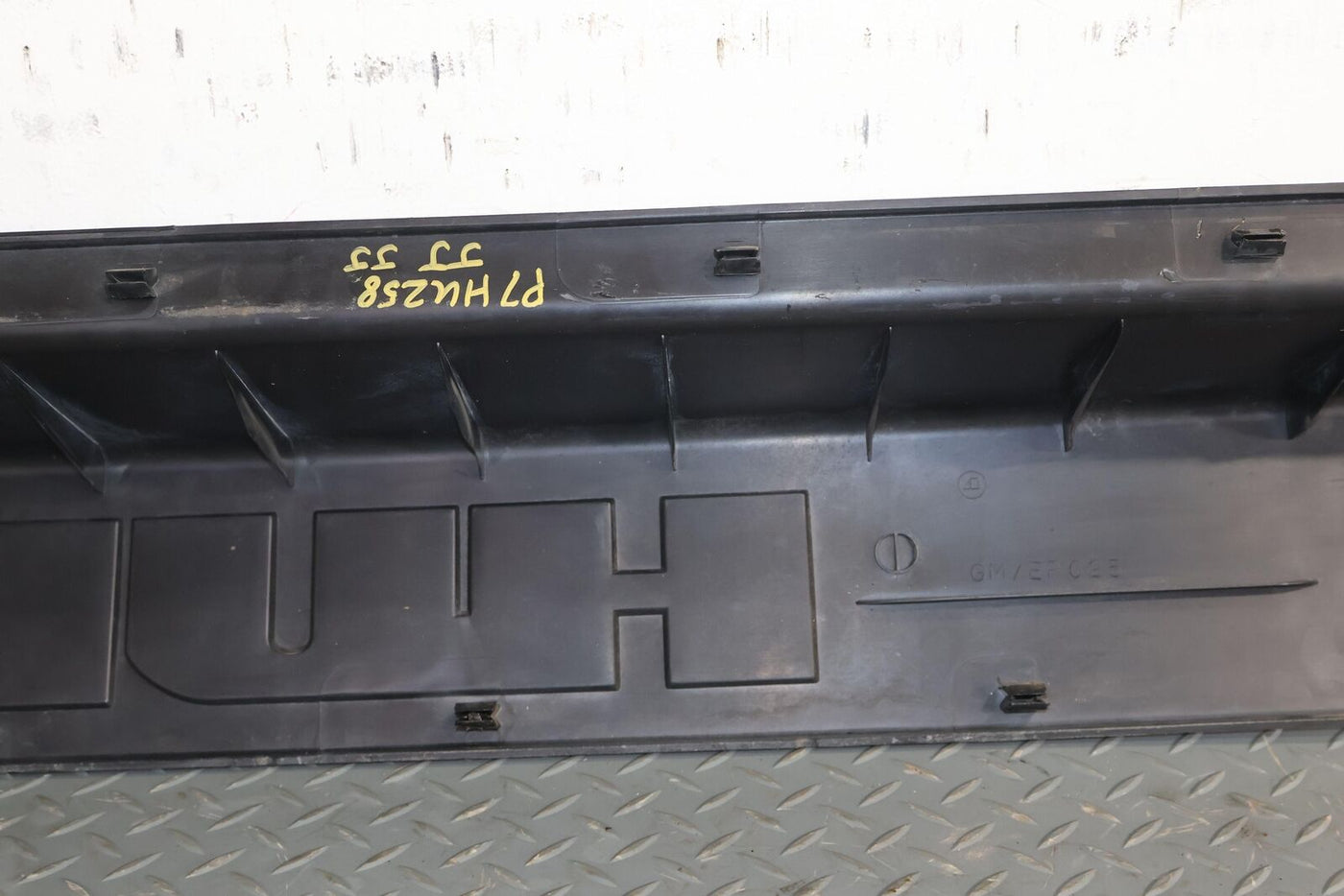 06-09 Hummer H2 REAR Center Bumper Cover Section (Black Textured) See Notes