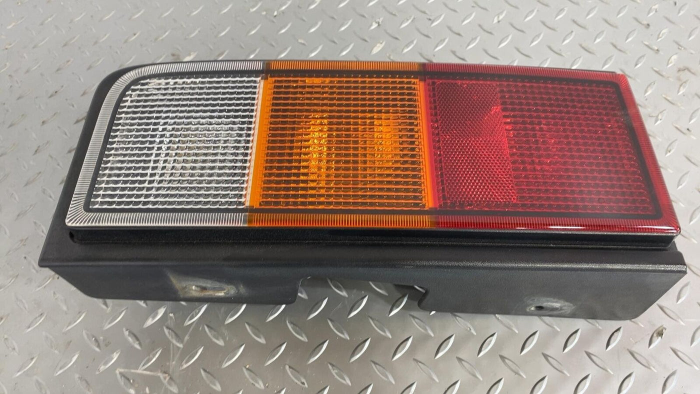 03-04 Hummer H2 Left LH Driver Tail Light Tail Lamp (Body Mounted) OEM Tested