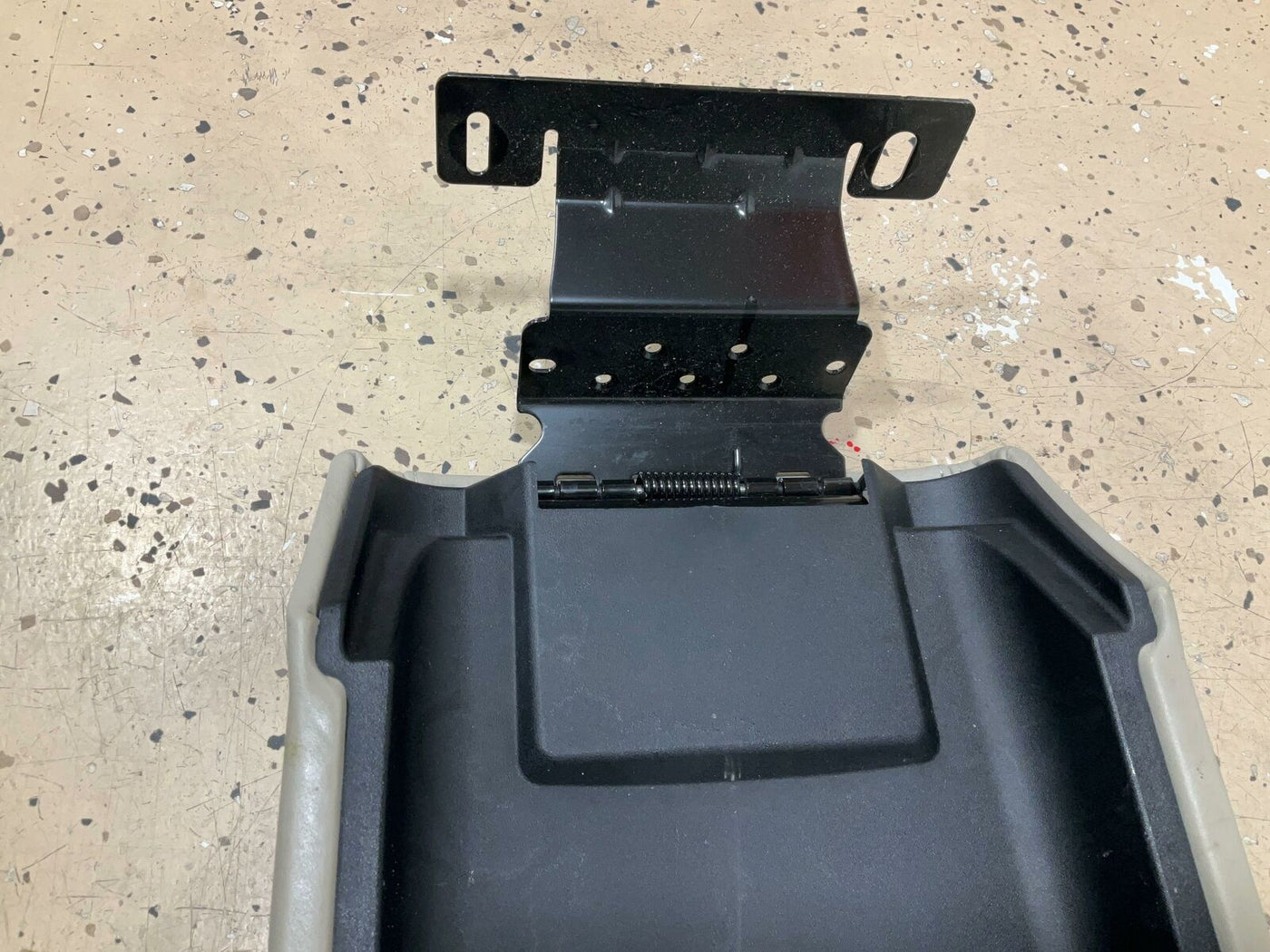 04-09 Cadillac XLR OEM Center Console Lid (Shale 18i)