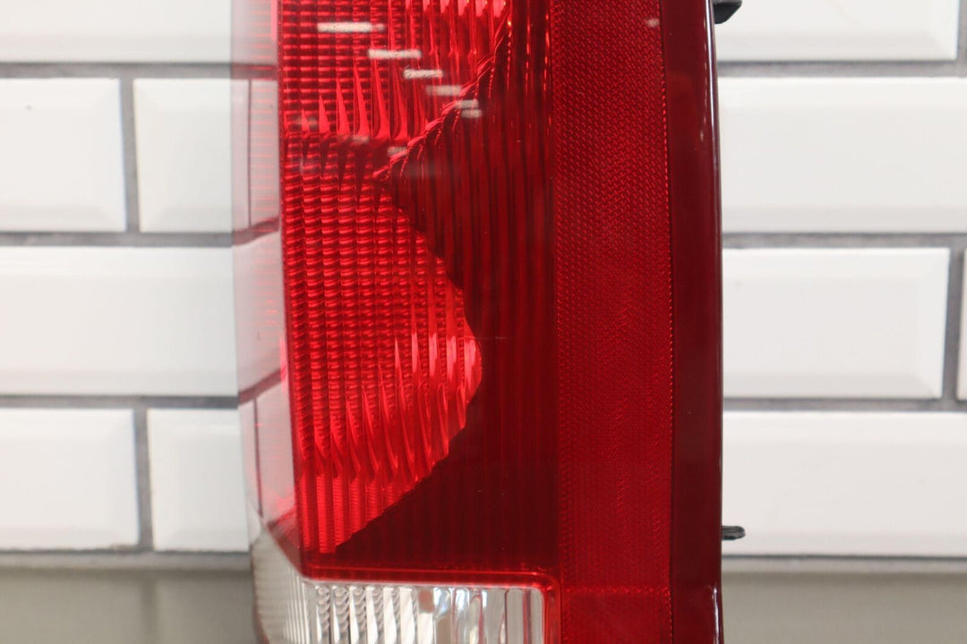 02-06 Cadillac Escalade Short WB Rear Right RH Tail Light Lamp (Tested) OEM