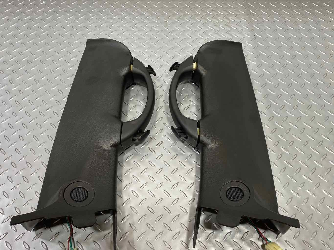 03-07 Hummer H2 Pair LH & RH Interior A-Pillar Trim Panels (Ebony 48i)