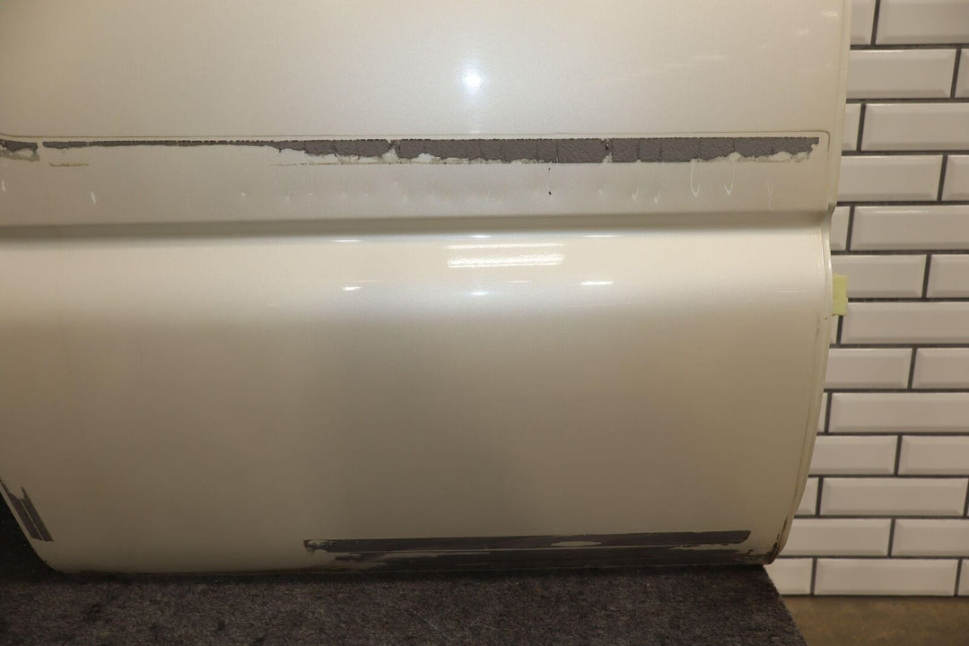 02-06 Cadillac Escalade SWB Right Rear Door (No Cladding) White Diamond 98U