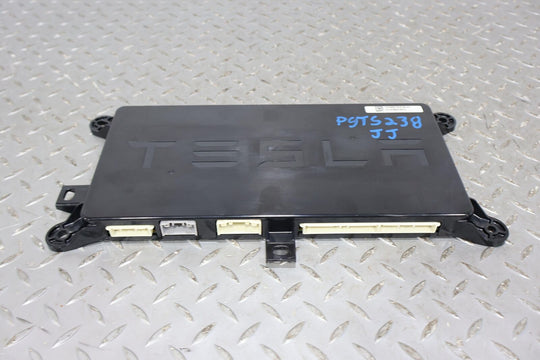 16-20 Tesla Model X Rear Chassis Body Control Module OEM ( 1043900-10-D )