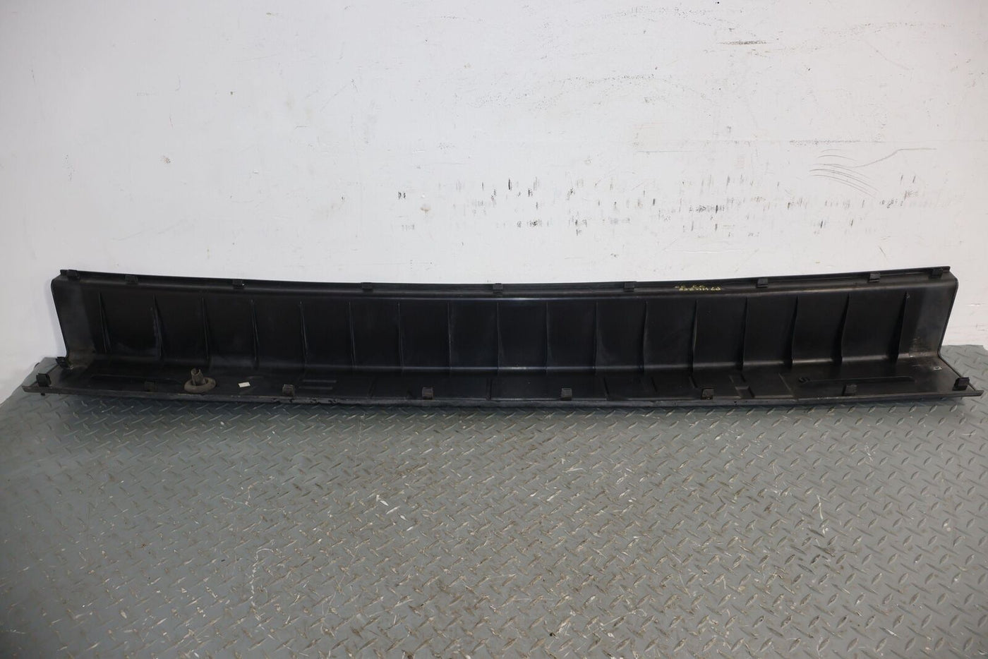 06-09 Hummer H2 REAR Center Bumper Cover Section (Black Textured) See Notes