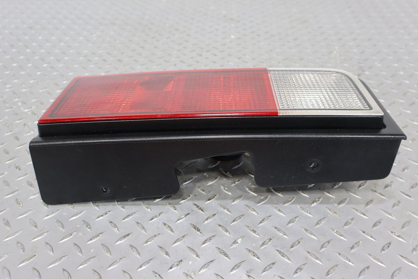 05-09 Hummer H2 SUV Late Model Right RH Tail Light Lamp (Red/Clear) Tested