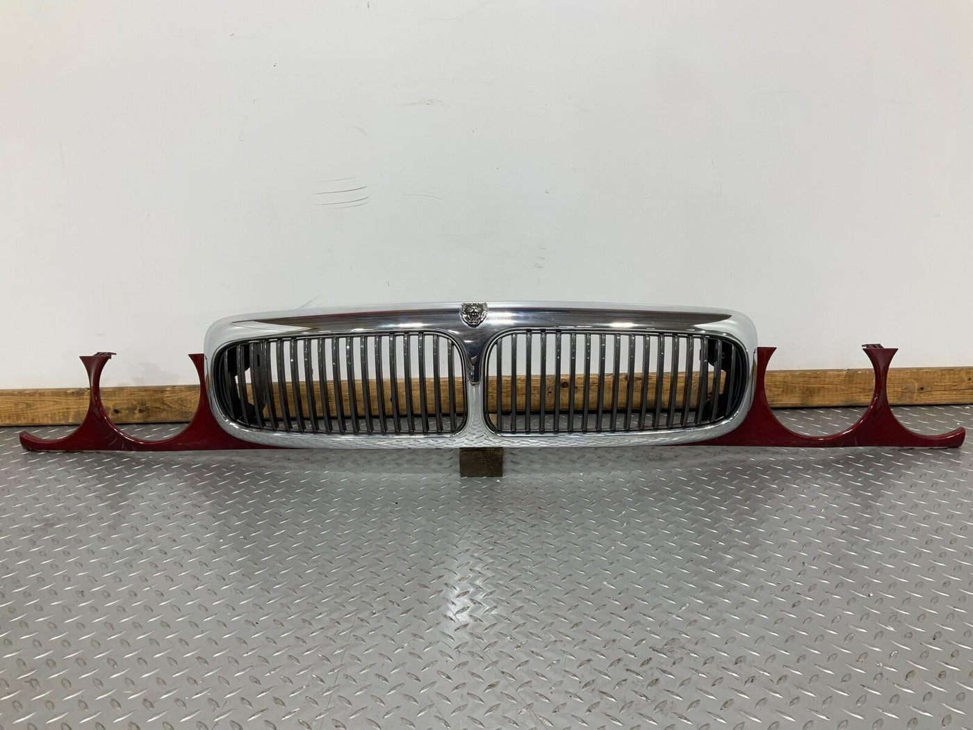 98-03 JAGUAR XJ8 Grille