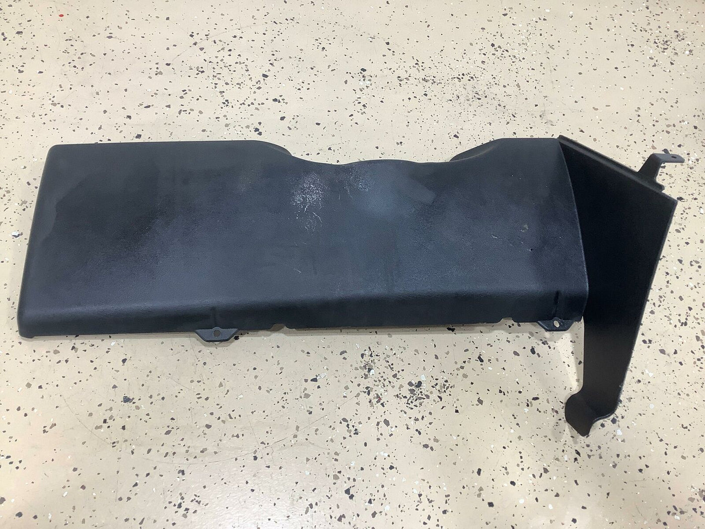 03-07 Hummer H2 Driver Left Dashboard Knee / Kick Bolster (Ebony 48i)