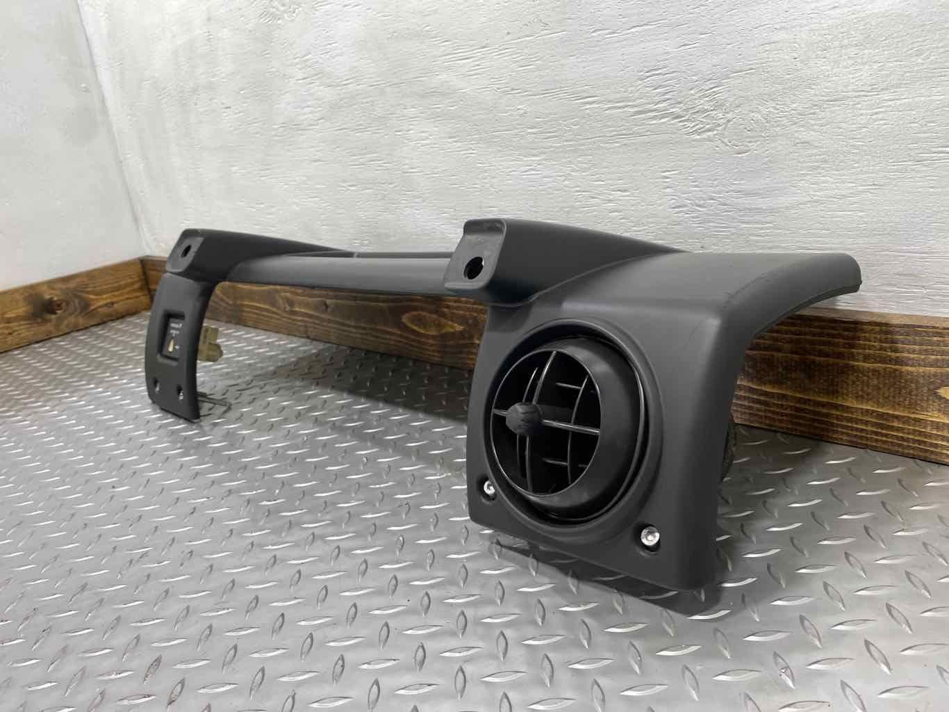 03-07 Hummer H2 Passenger Right RH Dash Mounted AC Vent (Black Bezel) See Notes