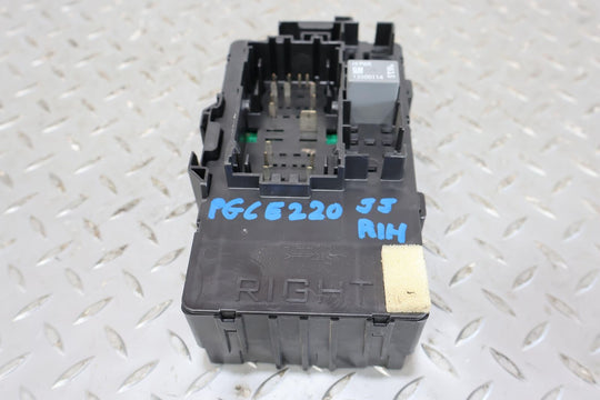 14-19 Chevy Silverado 1500 Right RH Cabin Fuse Box Complete OEM (Dash Mounted)