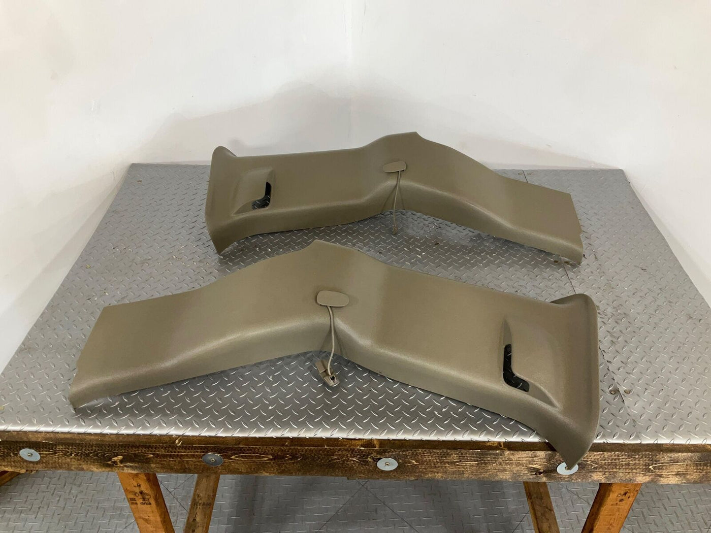 03-07 Hummer H2 Interior C-Pillar Trim Panels Pair LH & RH (Light Wheat 50i)