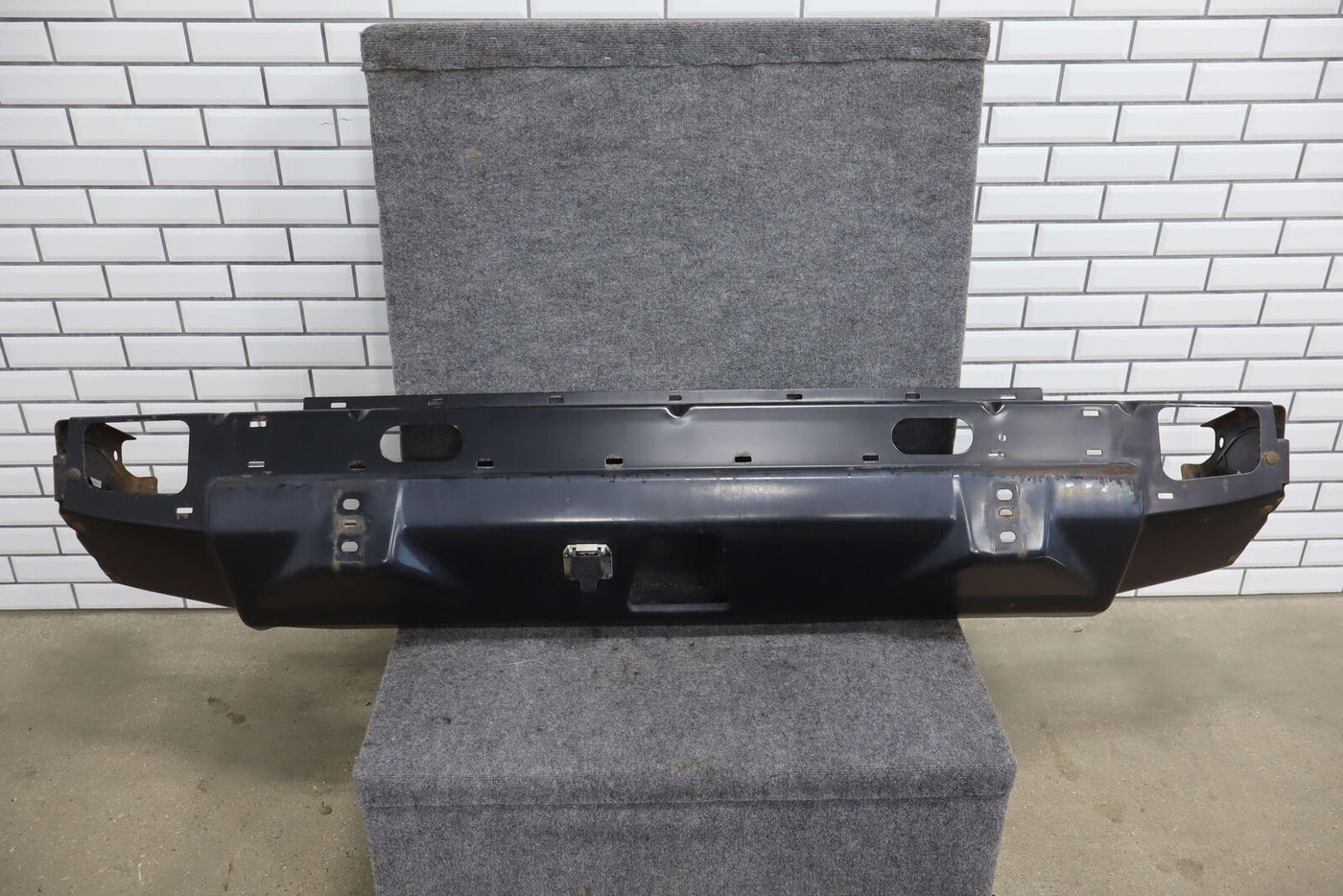 2003-2005 Hummer H2 Rear Bare Metal OEM Center Bumper (Black) See Photos