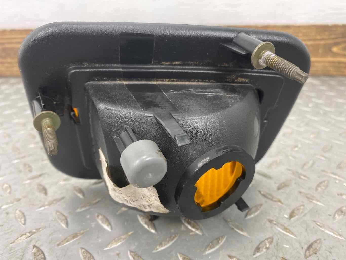 03-09 Hummer H2 Right Passenger Amber Turn Signal - Next To Headlamp