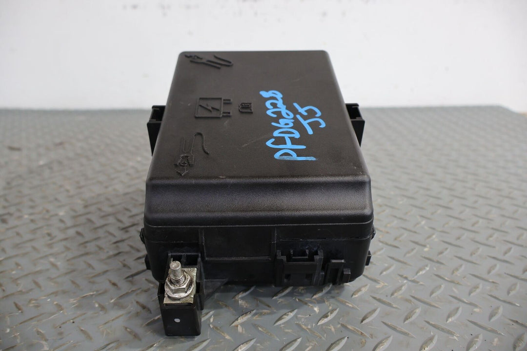 15-20 Dodge Challenger SRT8 6.4L Under Hood Engine Relay Fuse Box (68251008AB)