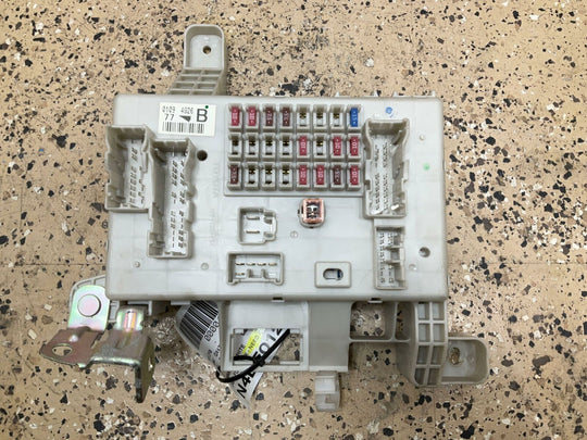 04 Lexus GX470 Cabin Fuse Box OEM - Used