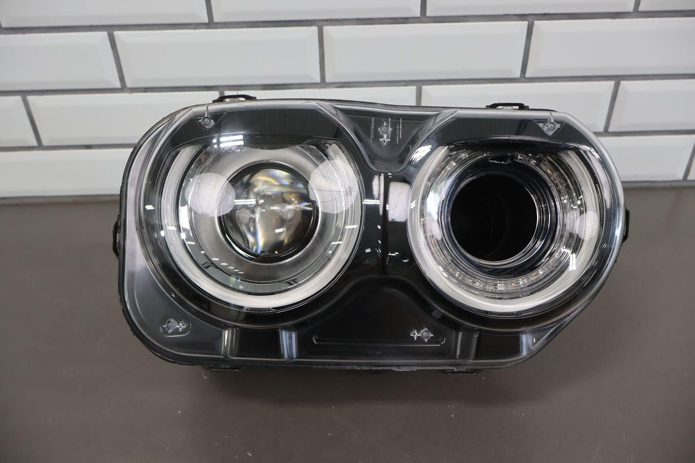 18-23 Dodge Challenger Hellcat Right RH HID Headlight Lamp (Tested) See Photos