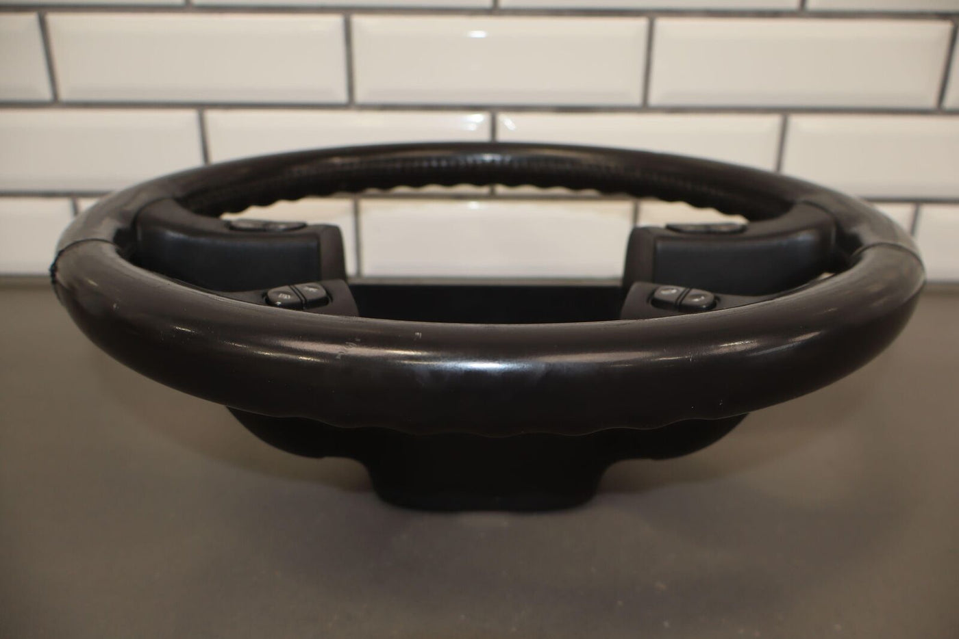 03-07 Hummer H2 OEM Leather Steering Wheel (Ebony) Mild Wear