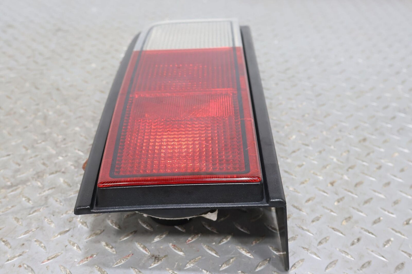 05-09 Hummer H2 Right RH Passenger Tail Light Lamp OEM (SUV) Tested See Notes