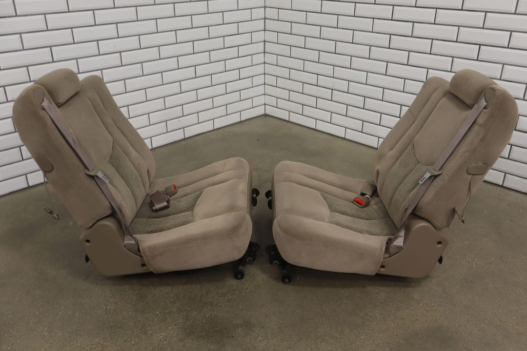 2001-2006 Chevy Tahoe/Yukon Cloth 3rd Row Seat (Neutral) See Photos