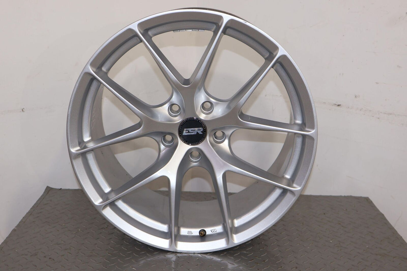 17-19 Honda Civic Type R Single 19x9.5 ET3 RF2 Wheel (Hyper Silver) Face Marks