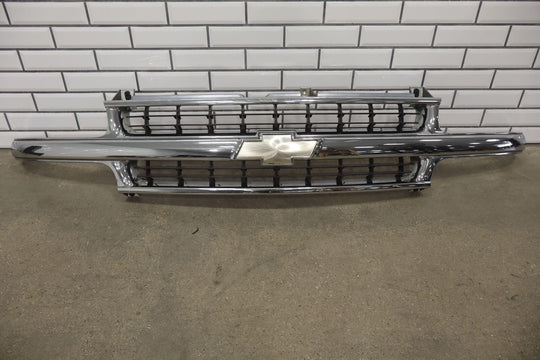 00-06 Chevy Suburban / Tahoe OEM Front Grille with Headlights / Turn Signals