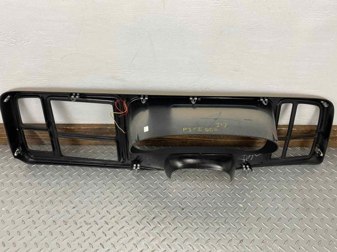 03-06 Chevy Suburban Interior Speedometer & Radio Trim Bezel (Light Neutral 52i)