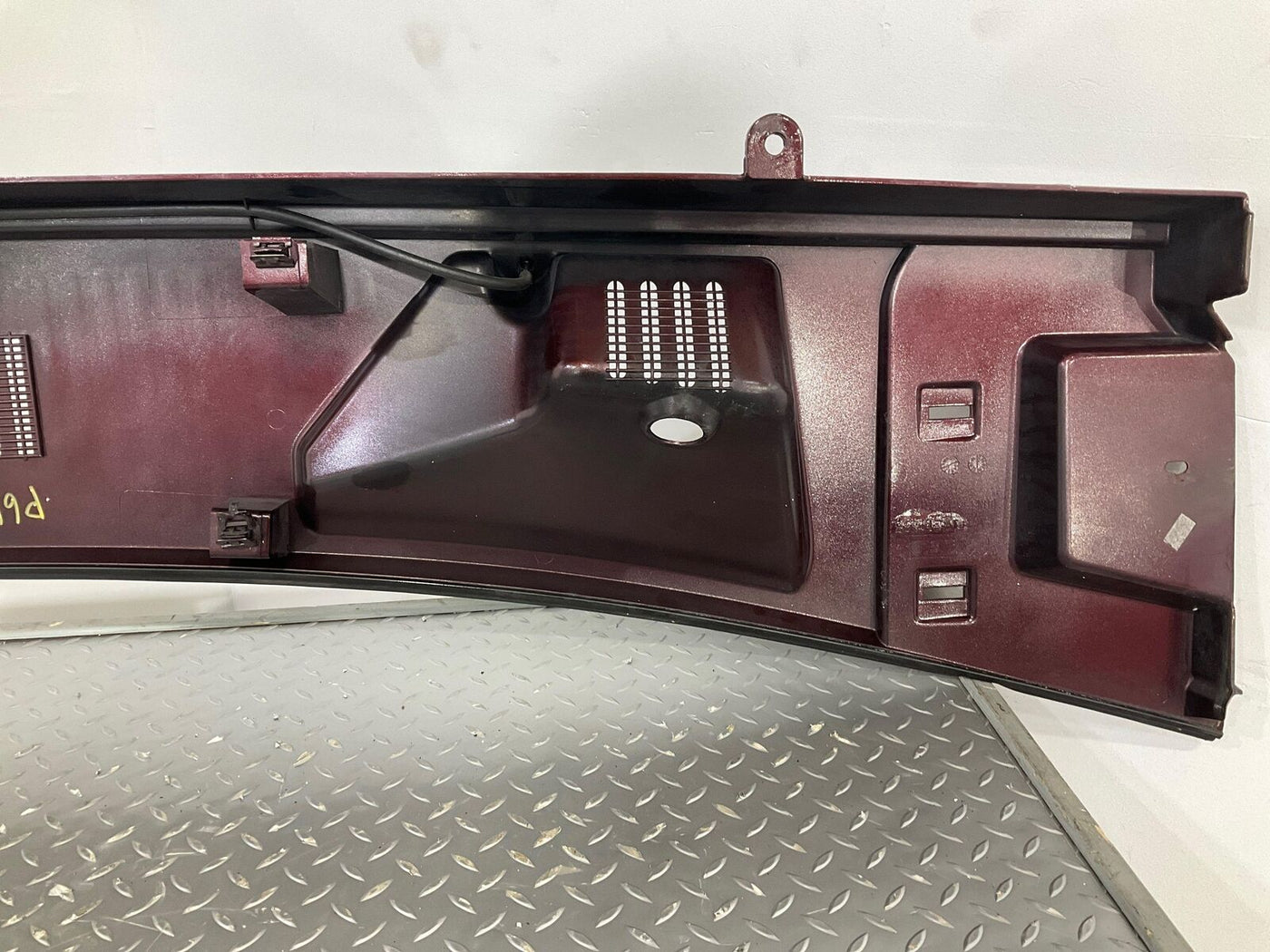 03-09 Hummer H2 Front Center Cowl Vent Panel (Twilight Maroon Metallic 49U)