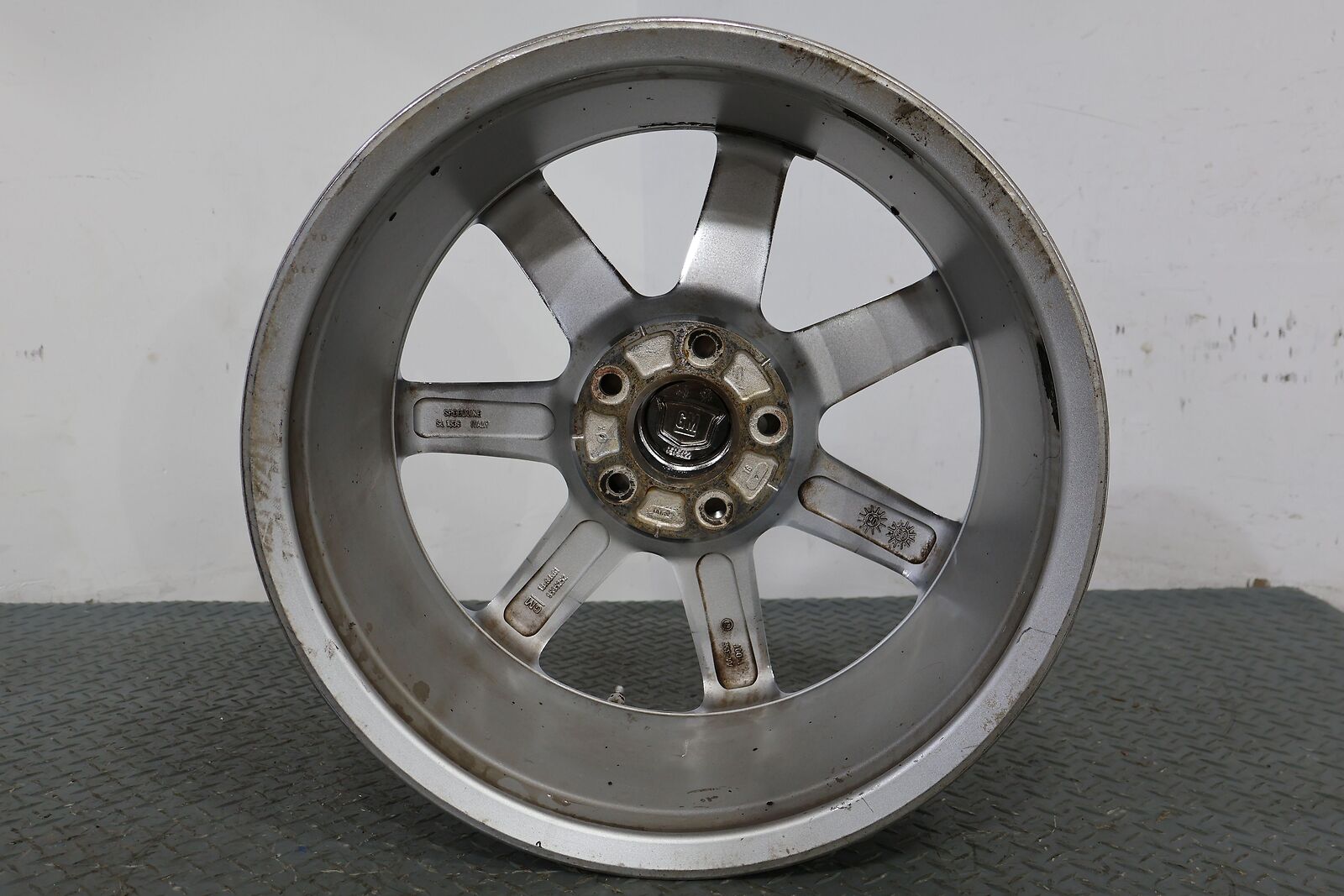 04-08 Cadillac XLR OEM 18x8 Chrome 7 Spoke Wheel with Center Cap (Blemishes)