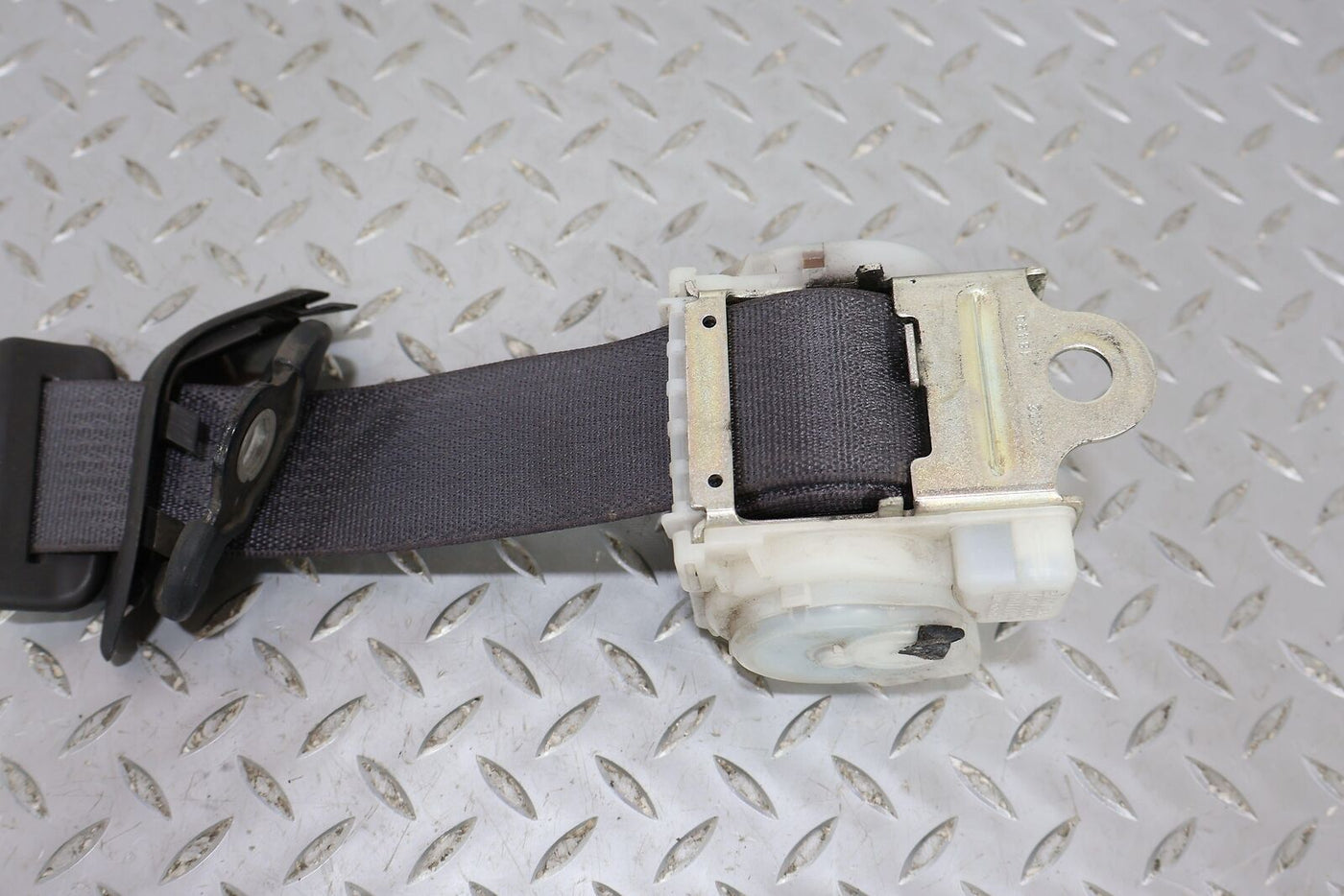 03-07 Hummer H2 Right Passenger Rear Seat Belt Retractor (Ebony 19i)