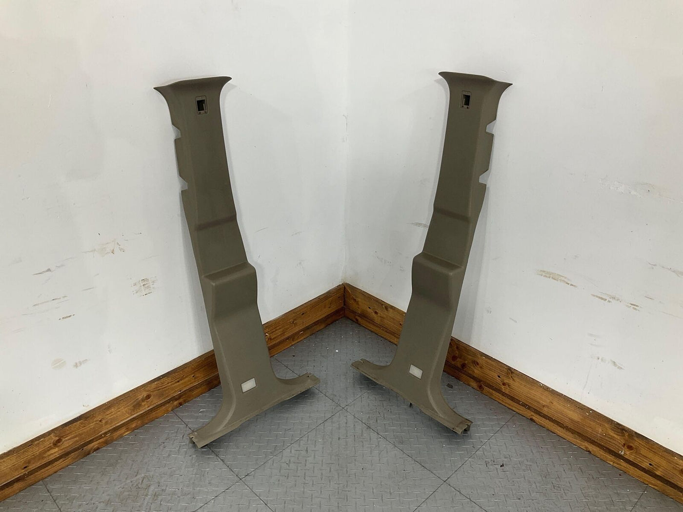 03-07 Hummer H2 Pair LH & RH Interior B-Pillar Trim Panels (Wheat 50i) See Notes