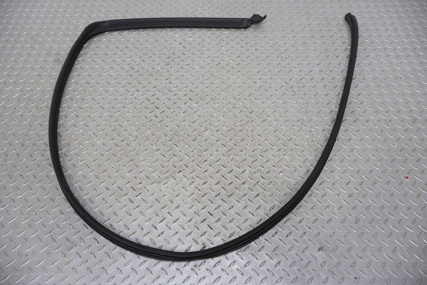 03-09 Hummer H2 Passenger Right Rear Door To Roof Weather Stripping Gasket Seal