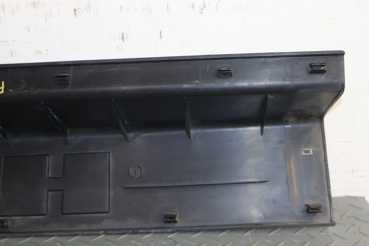 06-09 Hummer H2 REAR Center Bumper Cover Section (Black Textured) See Notes