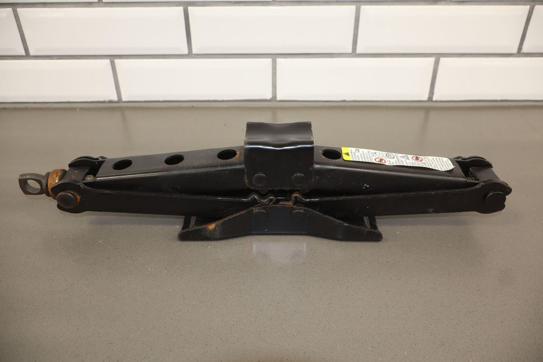 04-09 Hummer H2 SUV Scissor Jack W/Holder & Tools