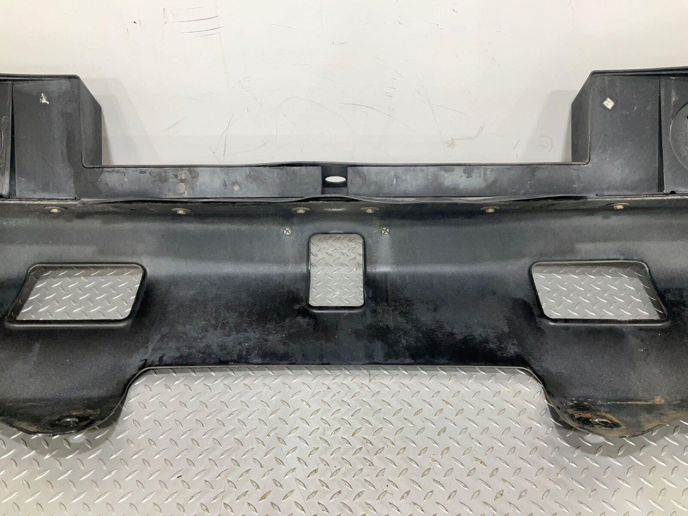 03-09 Hummer H2 Front Bumper W/ Black Covers & Fog Lights (Desert Sand 18U)