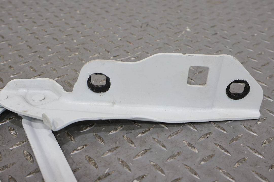 16-18 Chevy Camaro ZL1 Left LH & Right RH pair of Hood Hinges (Summit White GAZ)