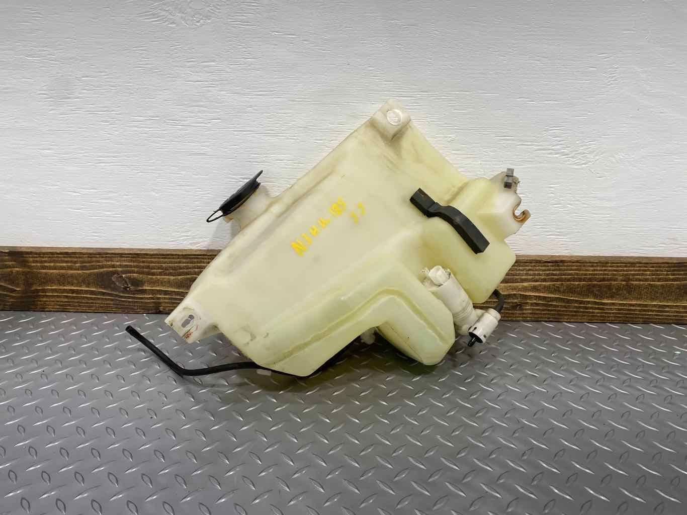 03-09 Hummer H2 Windshield Wiper Fluid Reservoir W/Motor & Lid