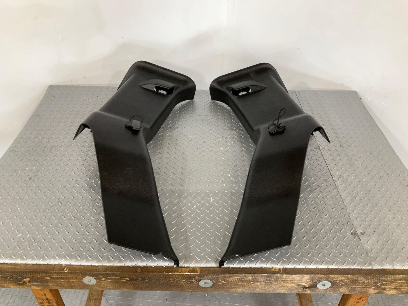 03-07 Hummer H2 Interior C-Pillar Trim Panels Pair LH & RH (Ebony 48i)