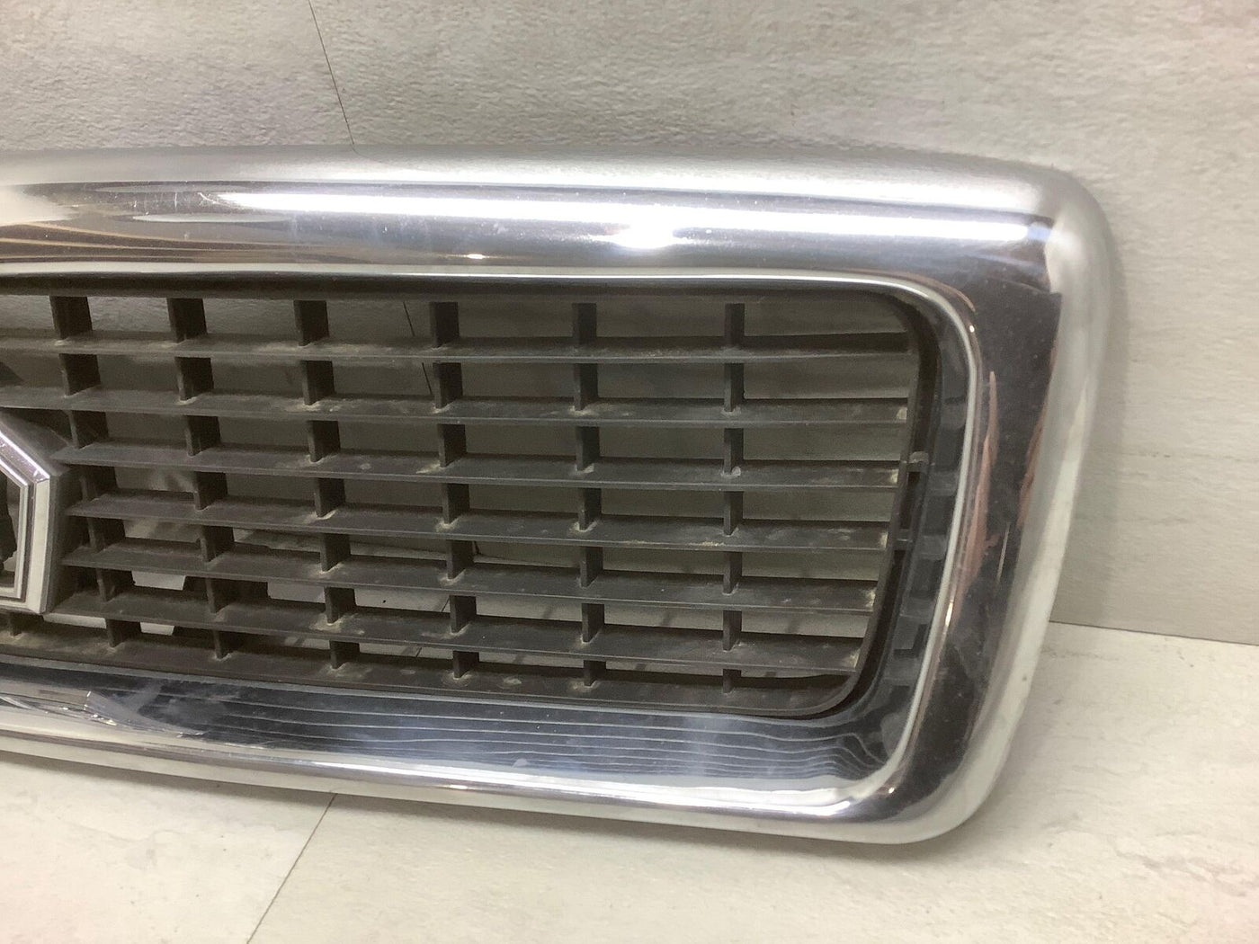 89-91 Maserati TC Grille - Chrome W/ Emblem