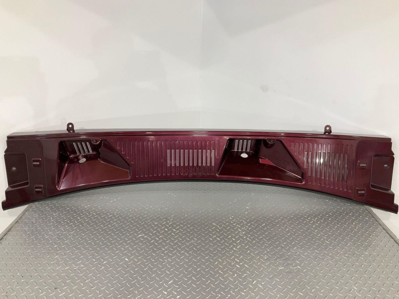 03-09 Hummer H2 Front Center Cowl Vent Panel (Twilight Maroon Metallic 49U)