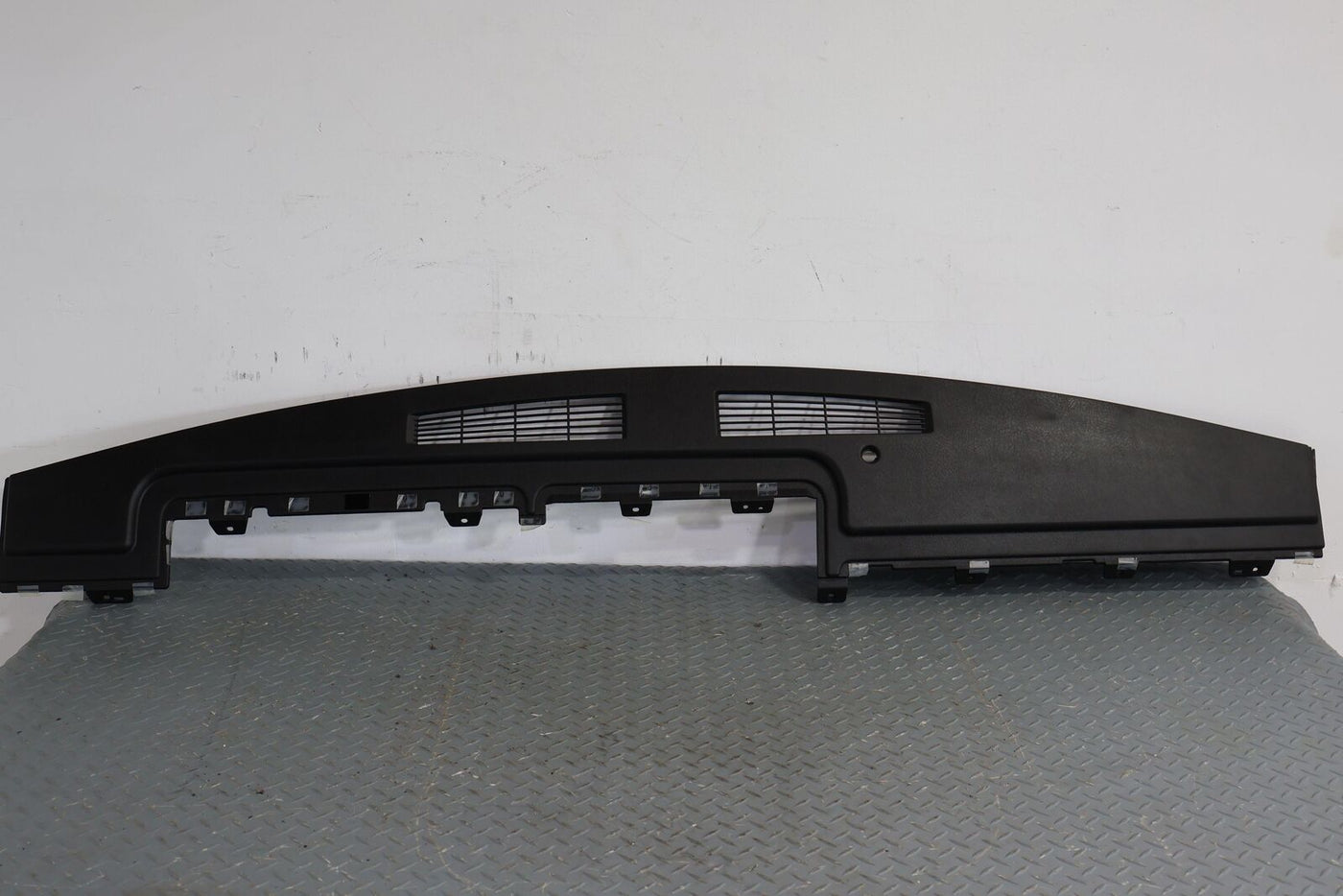 03-07 Hummer H2 OEM Upper Dash Cover Pad (Ebony 48I) See Description