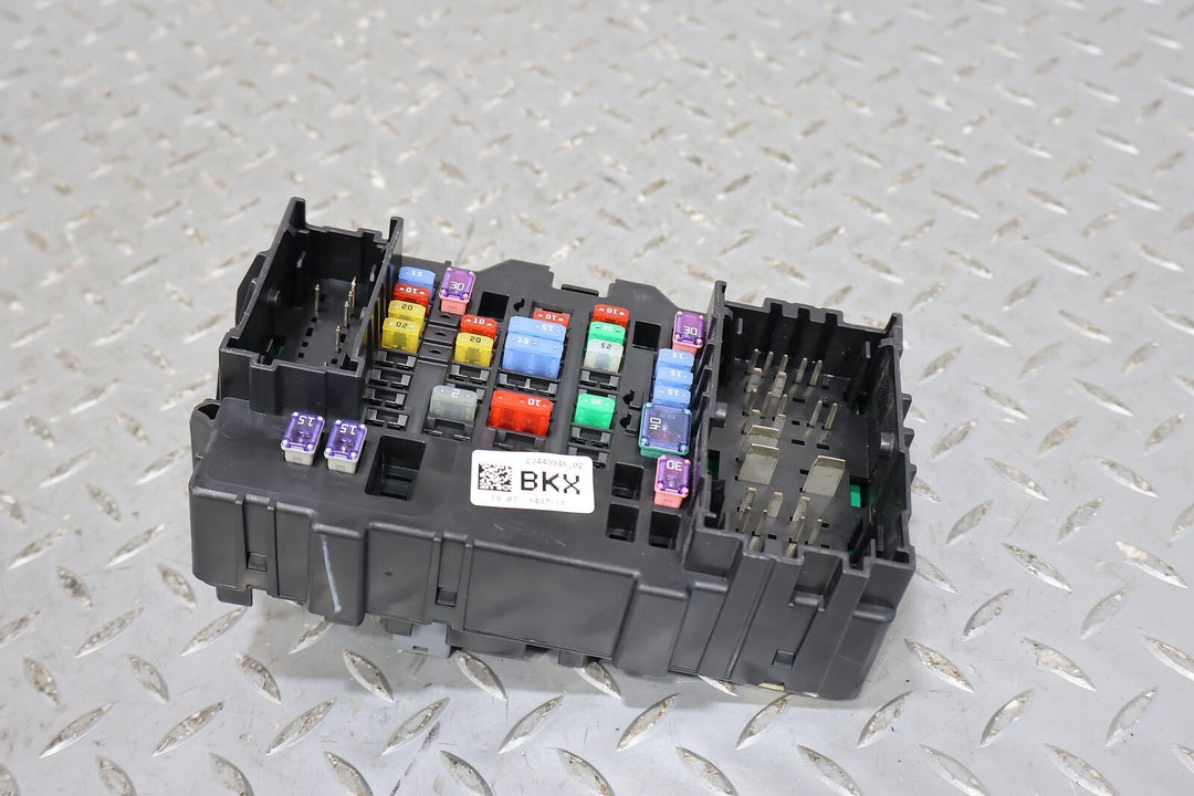 17-18 GMC Sierra Silverado 1500 Left LH Cabin Fuse Junction Box (23443946_02)