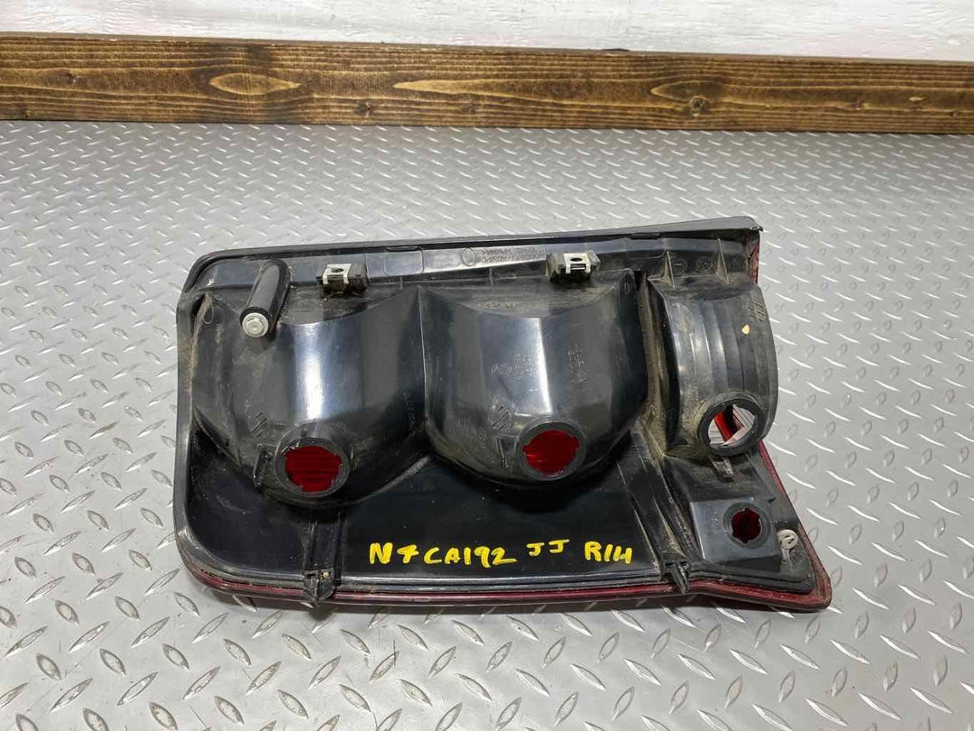 03-06 Cadillac Escalade Right RH Passenger Tail Light OEM (Red Lense)