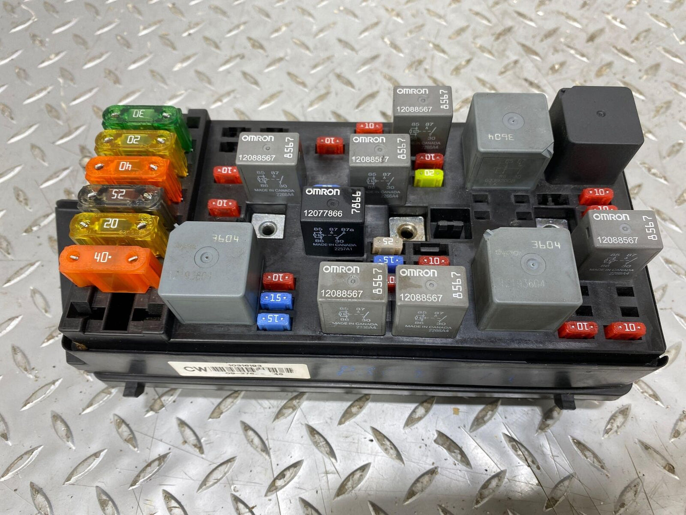 GM 5.7L V8 LS6 Engine Fuse Box W/Lid OEM 10316193