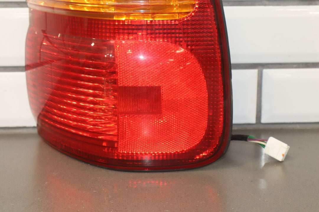 99-02 Toyota Land Cruiser Left Driver Inner (Quarter Panel Mounted) Tail Light